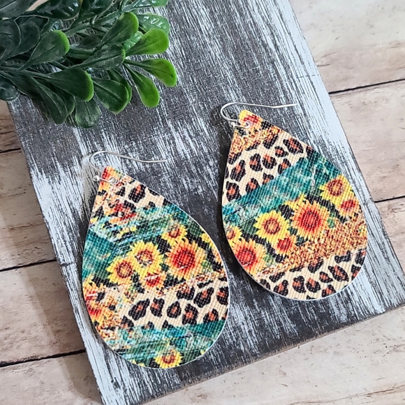 Hand Crafted Jewelry - 💜 3/$25 Leapord Sunflower Earrings